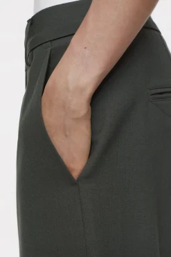 CLOSED Broek><noscript><img width=
